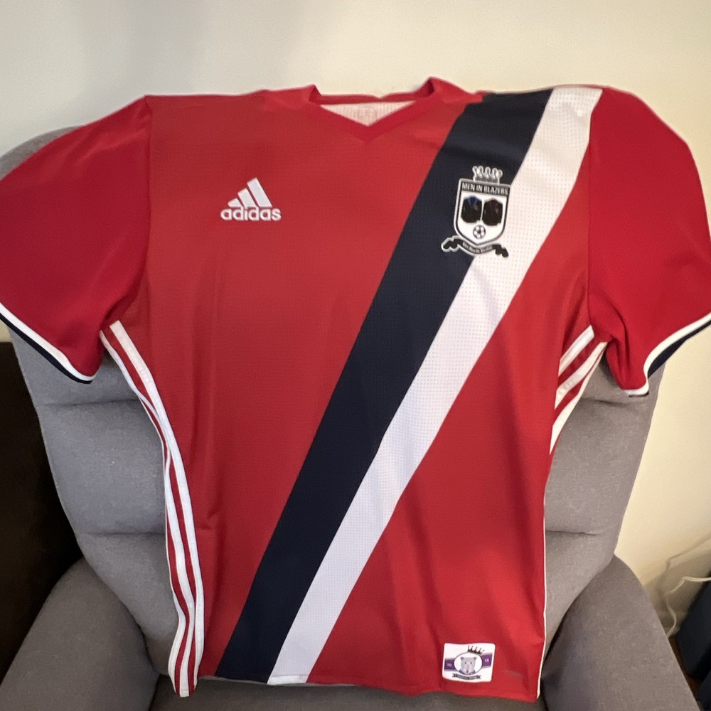 adidas Men in Blazers Red Soccer Jersey T-Shirt V-Neck Short Sleeve M