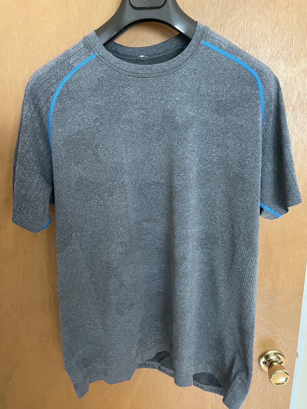 Lululemon Metal Vent Tech Men's Short Sleeve Shirt - Black/Beaming Blue XL gallery