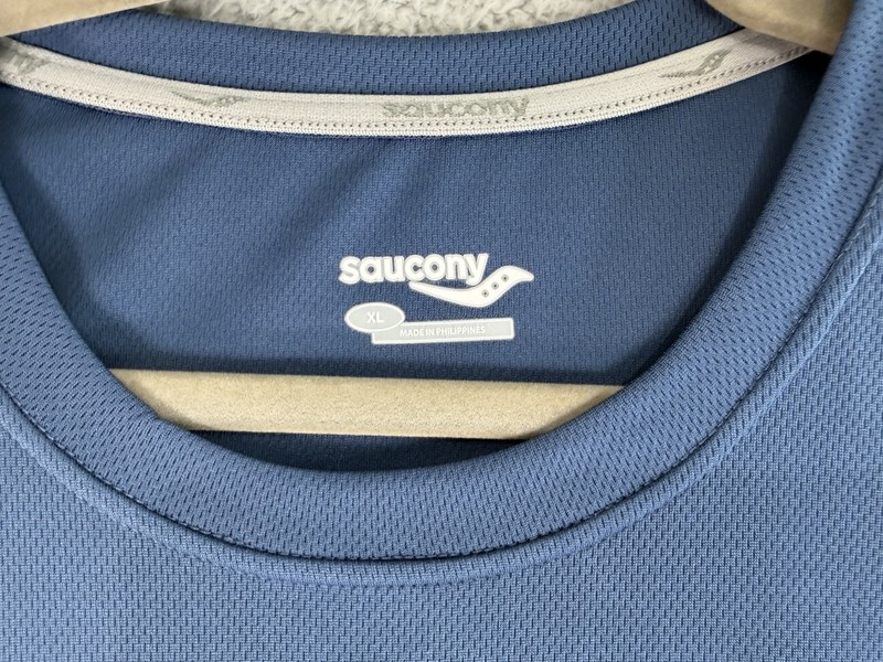 Saucony Shirt Mens Wicking Athletic Work Out Sports Polyester Stretch Size XL gallery