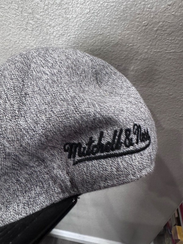 NWT Mitchell & Ness Diamond Collab Snap Hat One Size gallery