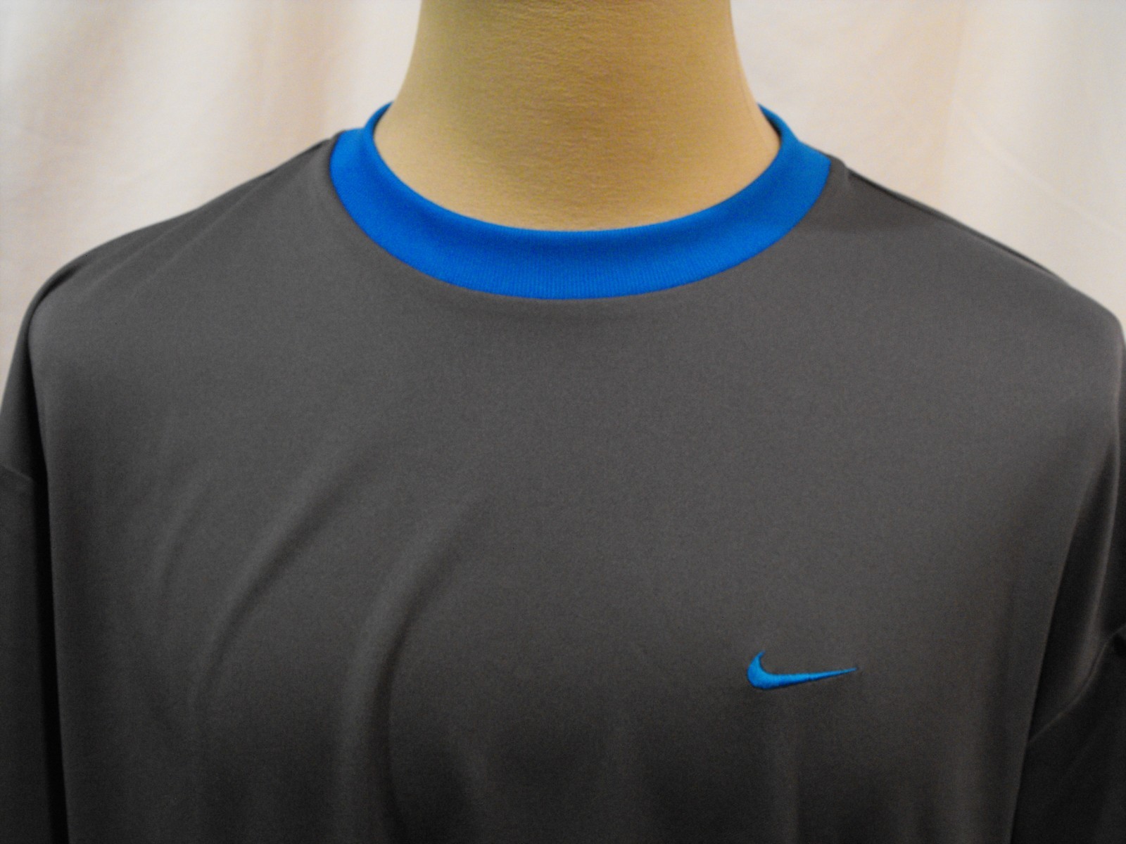 NIKE Dri-Fit Gray Performance T Shirt - Men's XL - Great Quality - Blue Accents gallery