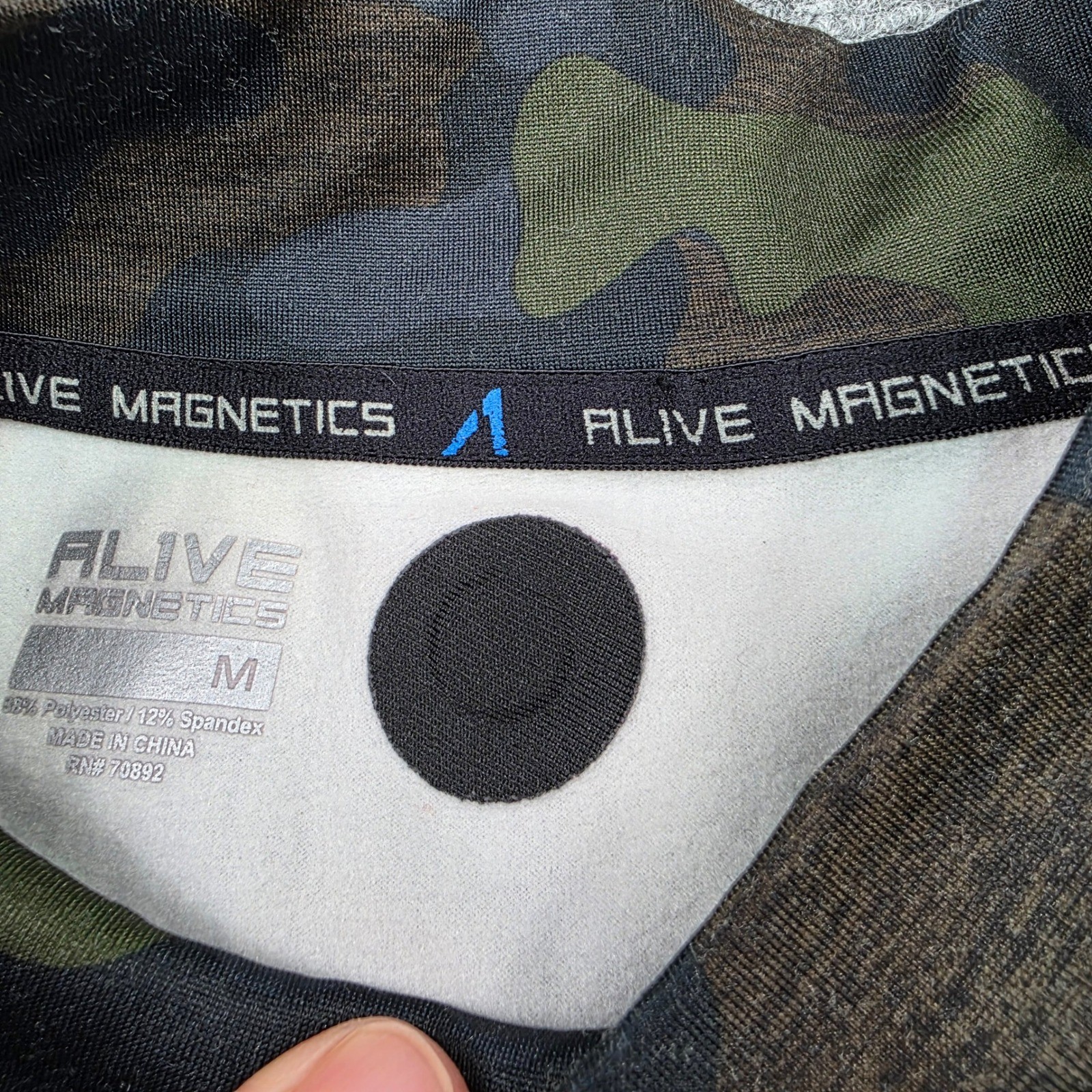 Men's Medium Alive Magnetics Camouflage Mock Neck Long Sleeve Athletic Shirt gallery