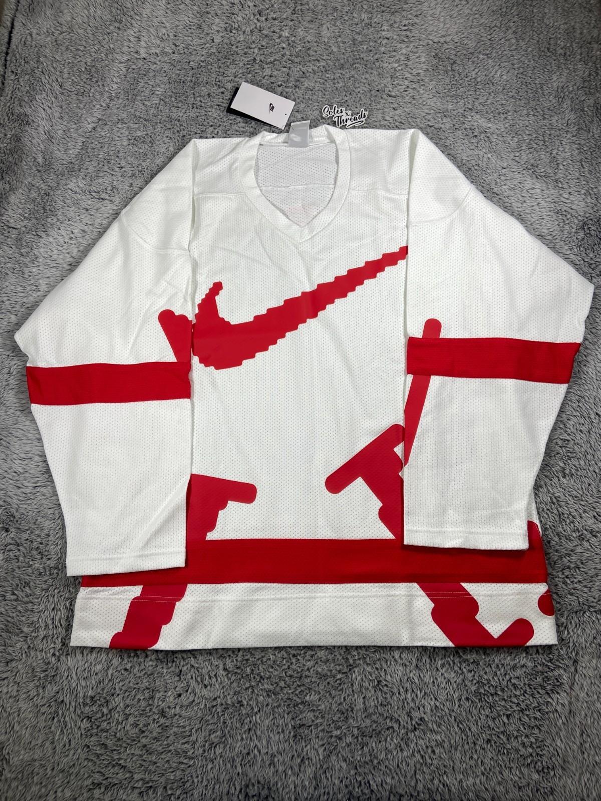 Nike Sportswear Club Varsity Hockey Jersey Size Medium Men White Red HV1137-100 gallery