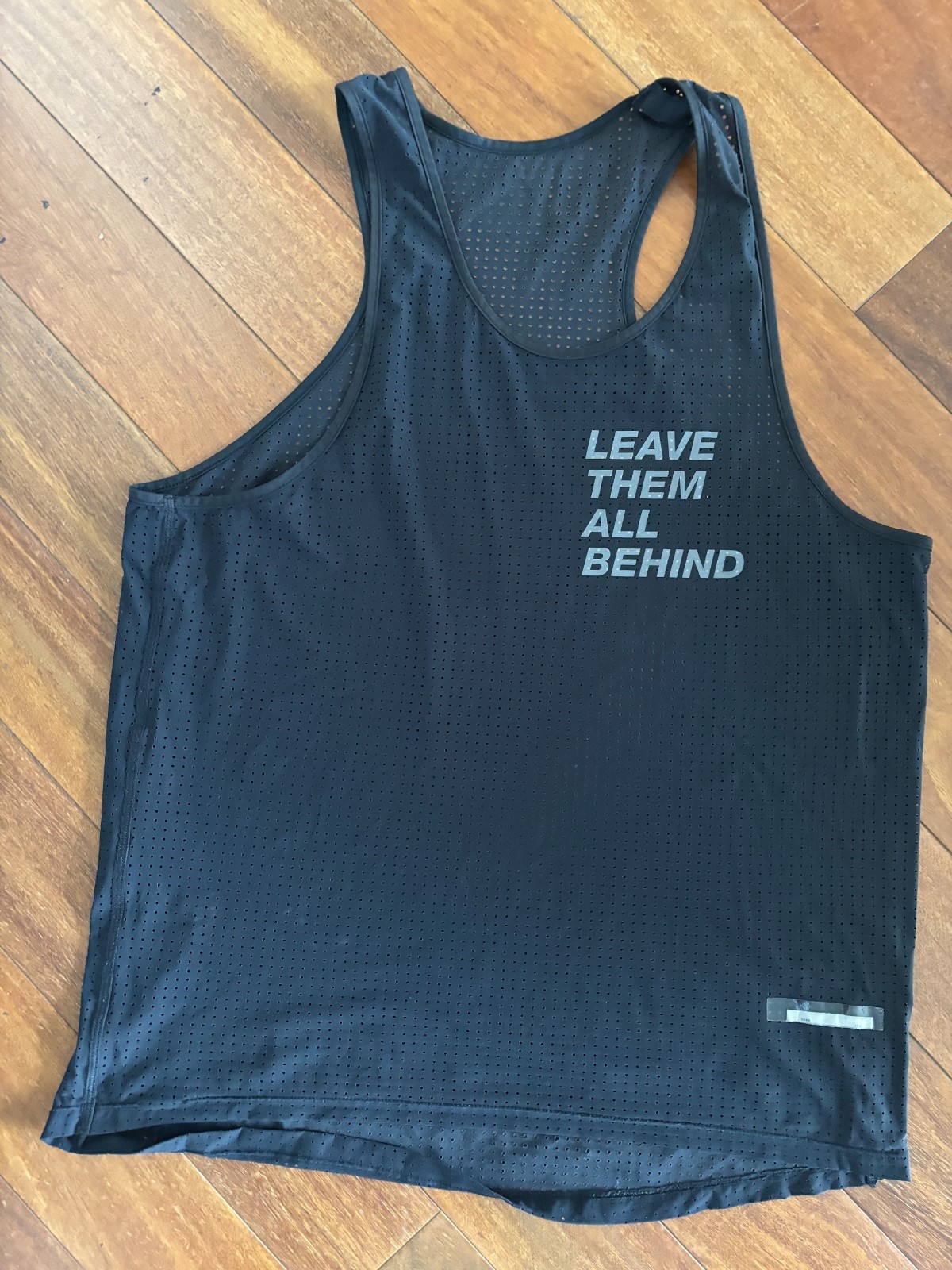SATISFY RUNNING Space-O Singlet “LEAVE THEM ALL BEHIND” Mens 2 Medium gallery