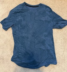 Lululemon License to Train Shirt Mens Large Blue Pattern Gym Workout Tee