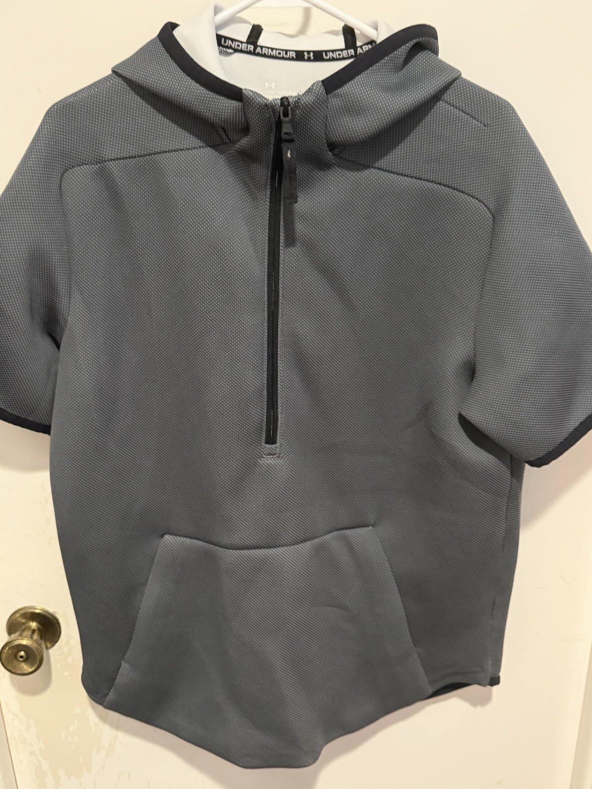 UNDER ARMOUR HOODED HALF ZIP SHORTSLEEVES SWEAT SHIRT MEN'S LARGE gallery