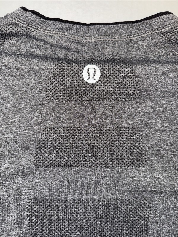 ✨Lululemon Mens Heather Grey Short Sleeve Shirt Performance Mens Large Gym✨ gallery