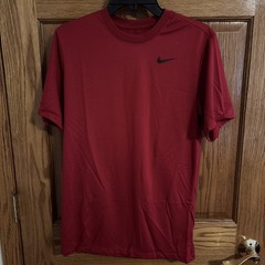 NWT Nike Men’s Dri-FIT Legend Fitness T-Shirt Gym Red/black Size Small