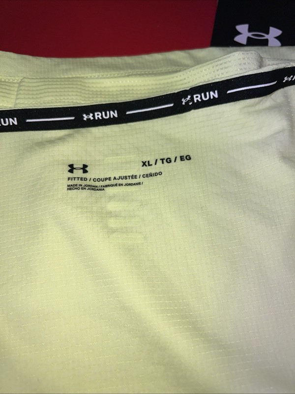 NEW UNDER ARMOUR Men's Coolswitch ATHLETIC Fitted Run Tank 1371130 911 SZ XL gallery