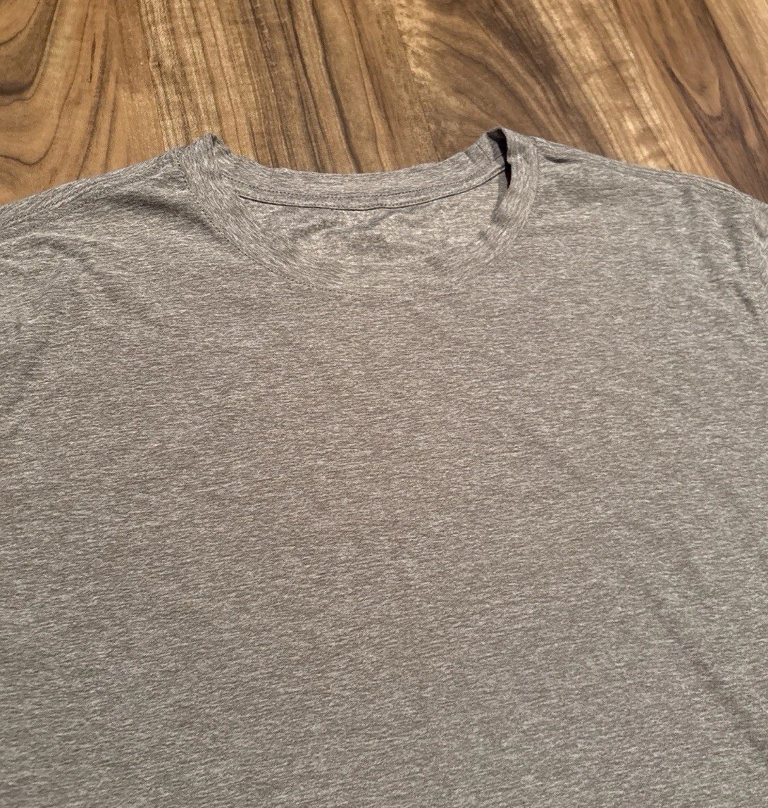 Men’s Vuori Strato Performance Shirt Short Sleeve Gray Size Large Workout🔥 gallery