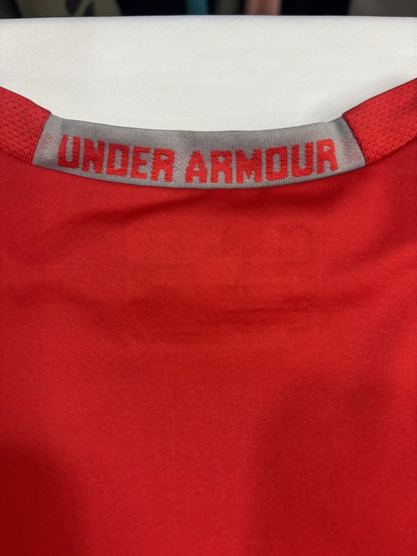 Under Armour Boys ( YOUTH)!Red Short Sleeve Crew Neck Fitted HeatGear UPF 50+ gallery