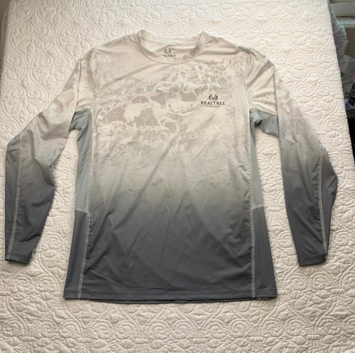 Realtree Men's Sz M Wav3 Tech Shirt Fishing Camo Gray/White Ombre Long Sleeve gallery