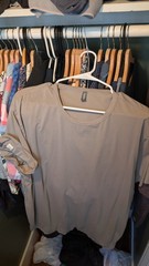 Vuori Men’s Short Sleeve Tee Light Camel Size XXL – Small stain on front