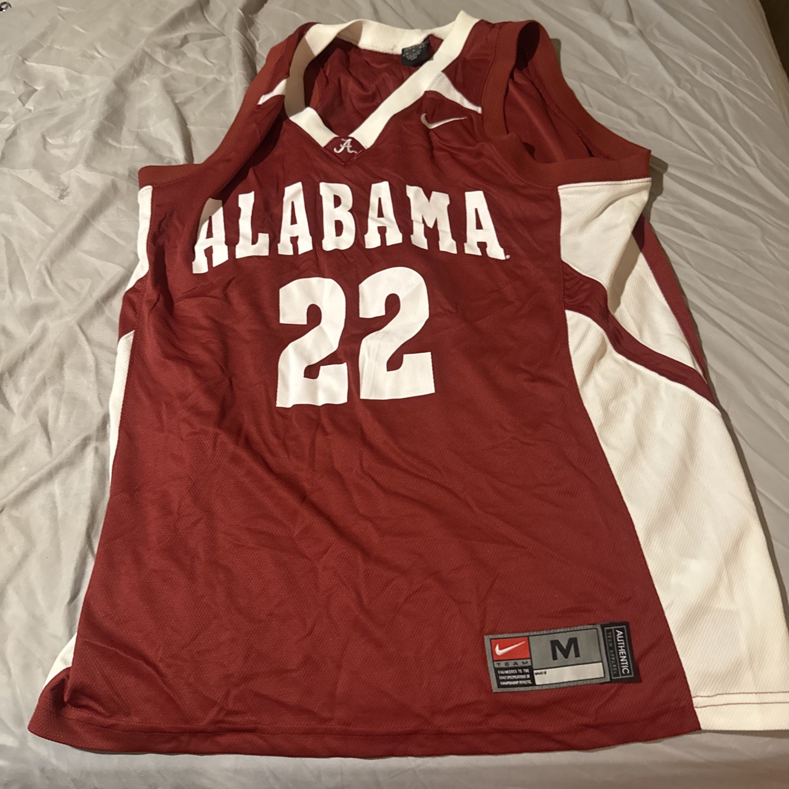 Vintage Nike Alabama Crimson Tide Basketball Jersey #22 Red Men’s Size Medium gallery