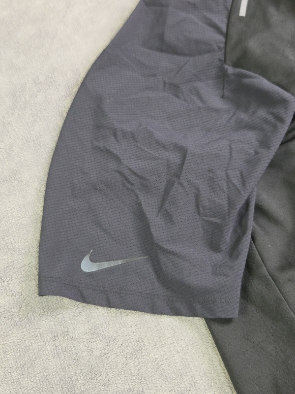Nike Tech Pack Black Running Shirt Mens Size M Reflective Stretch Activewear Z2 gallery