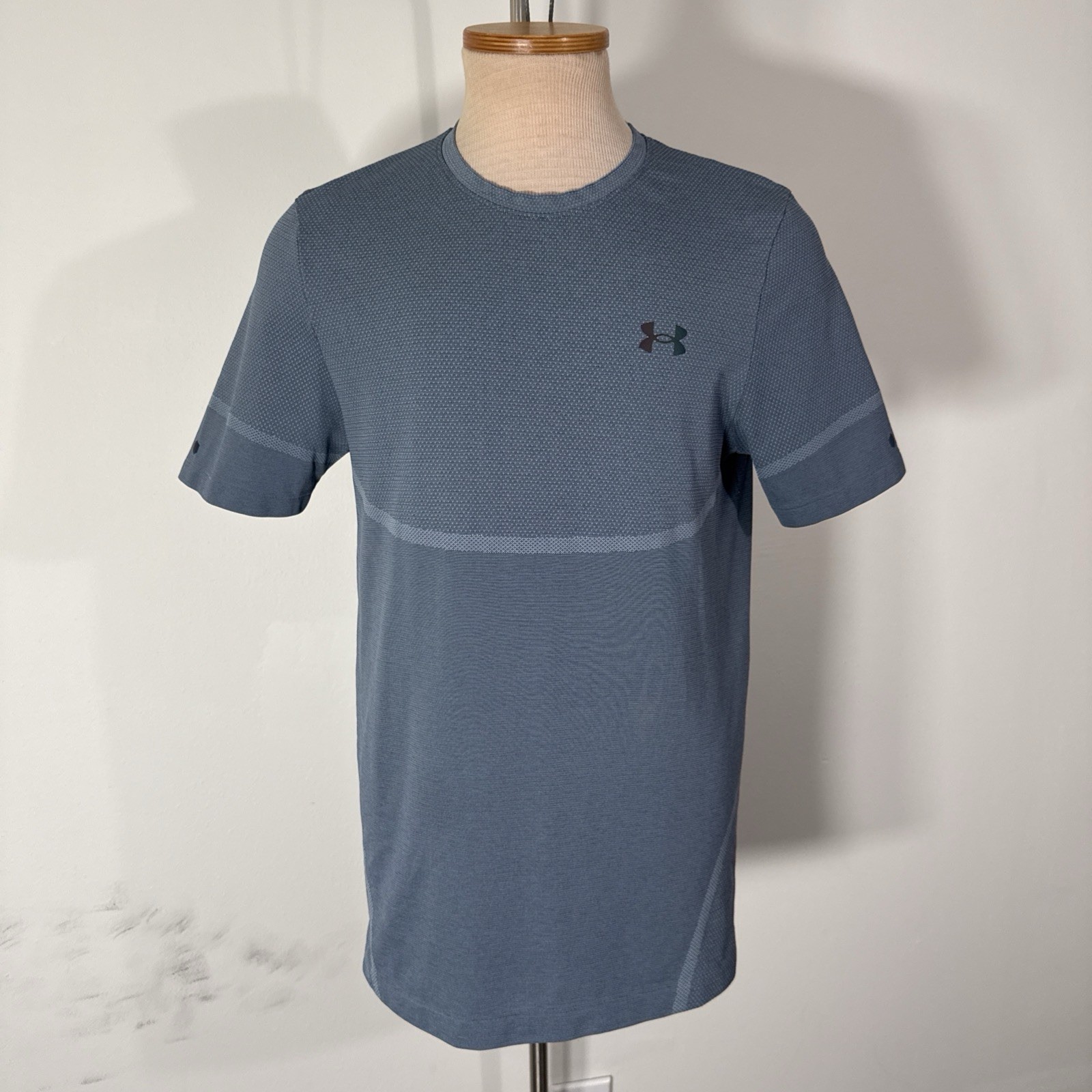 Under Armour Rush Celiant Seamless Men's Gray Athletic Training T Shirt Size M gallery