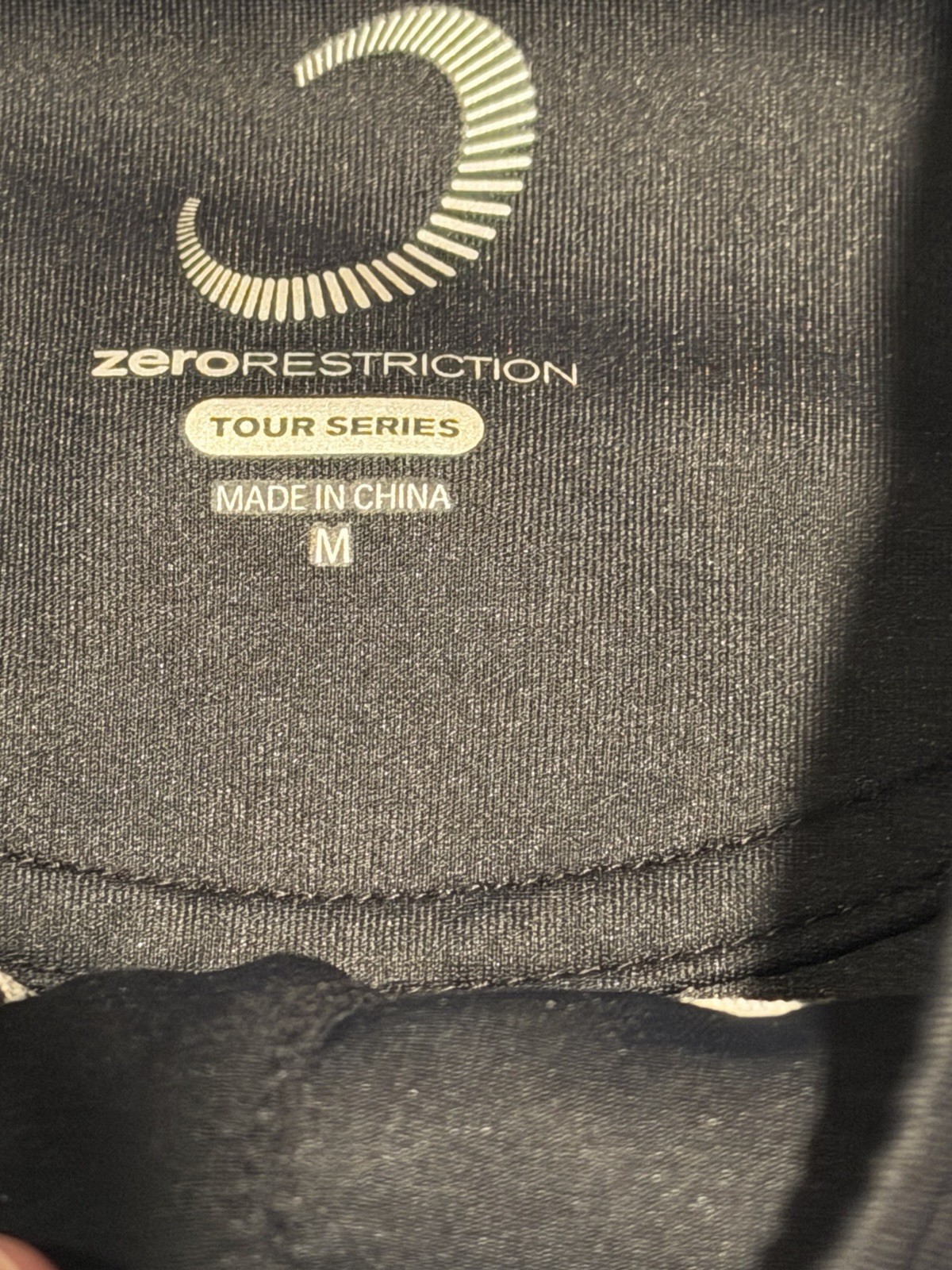 Kentucky Derby Zero Restriction Golf Pullover Men’s Medium gallery