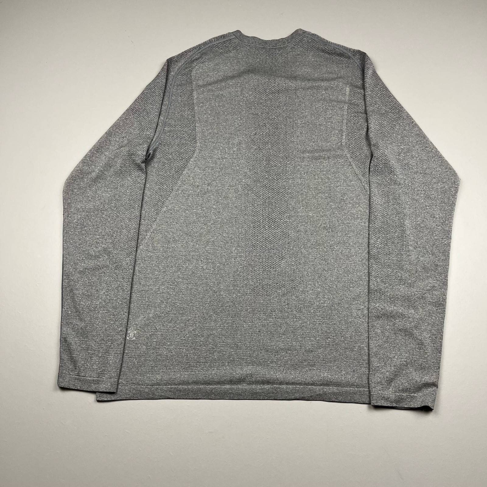 Lululemon Metal Vent Tech Long Sleeve Shirt Mens M Gray Mesh Knit Activewear gallery