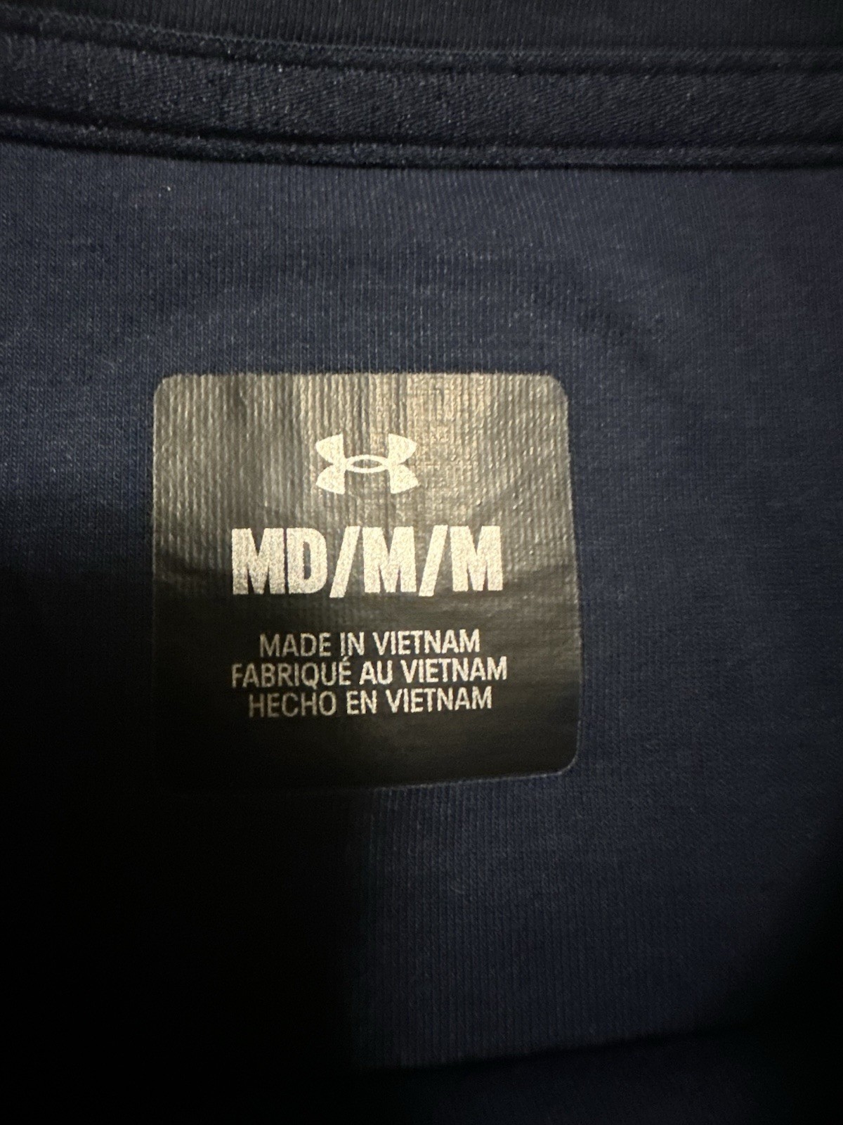 Navy Blue Under Armor Men’s Medium Pull Over gallery