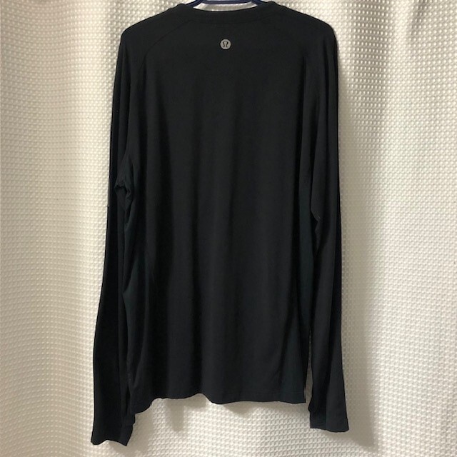 mens black long sleeved lululemon base layer xl shirt with thumb holes gallery