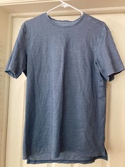 Lululemont Men Medium Blue Pique Knit Casual Long Split Hem Tshirt