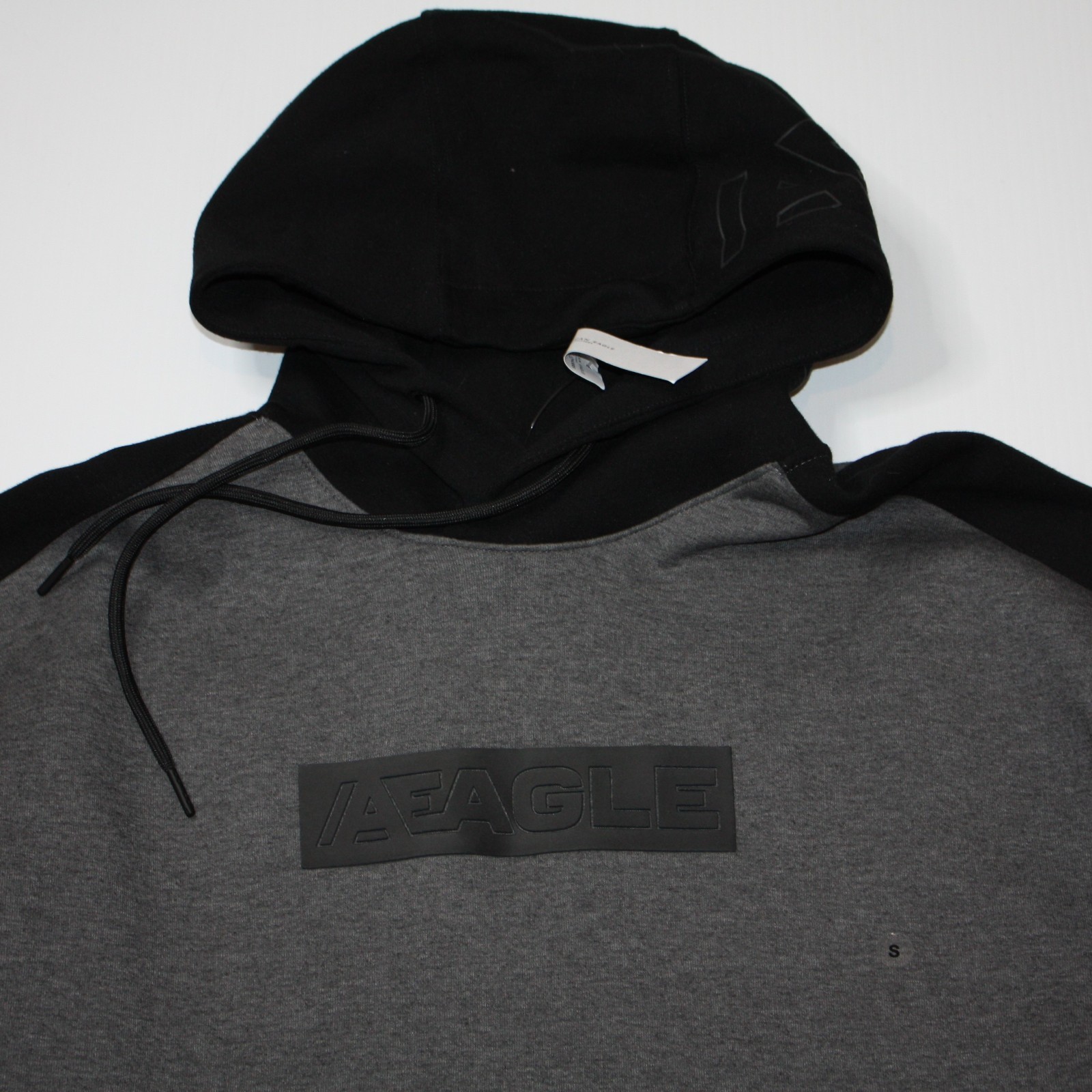 American Eagle Young Men's Long Sleeve Colorblock Hoodie Top in size Small NWT gallery