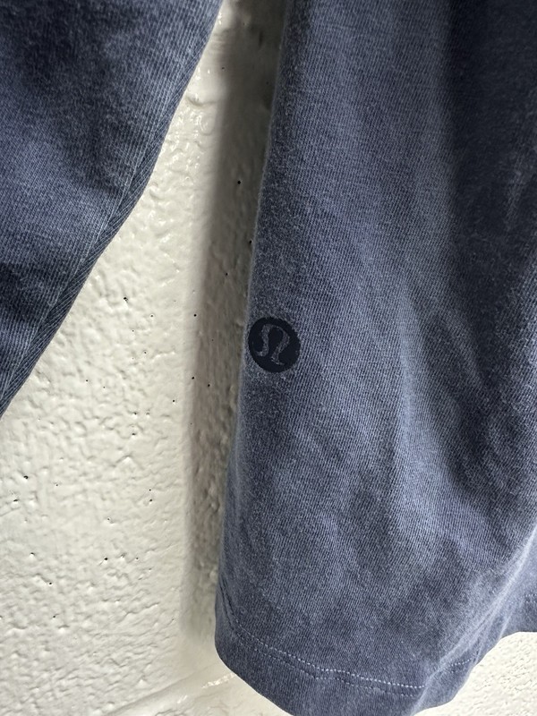 Lululemon 5 Year Basic Crew Long Sleeve Shirt Iron Blue Nautical Dye Stripe Sz L gallery