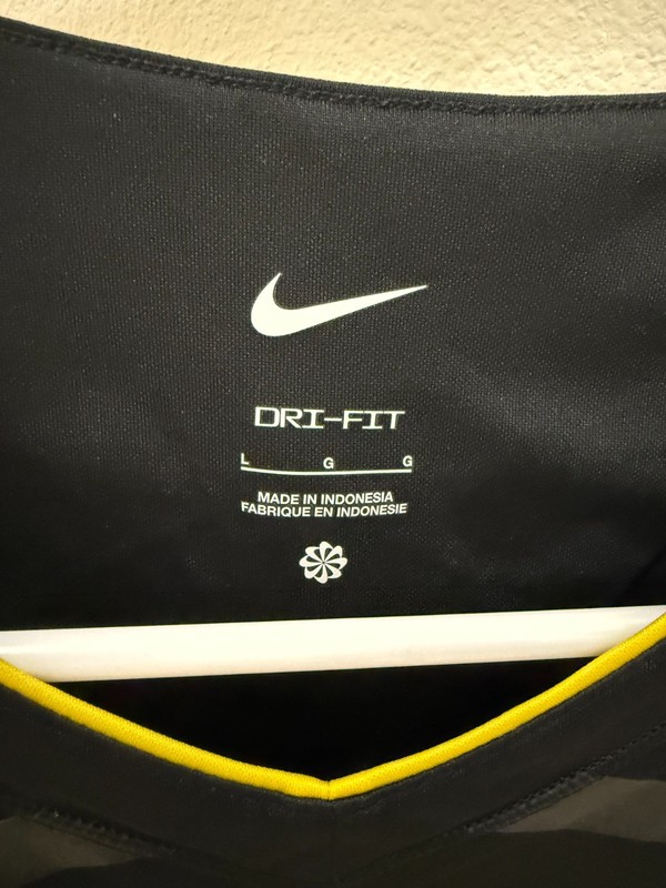 New Nike Mad 90 Collection Laser Total 90 Jersey Black IU4688-010 Size L gallery