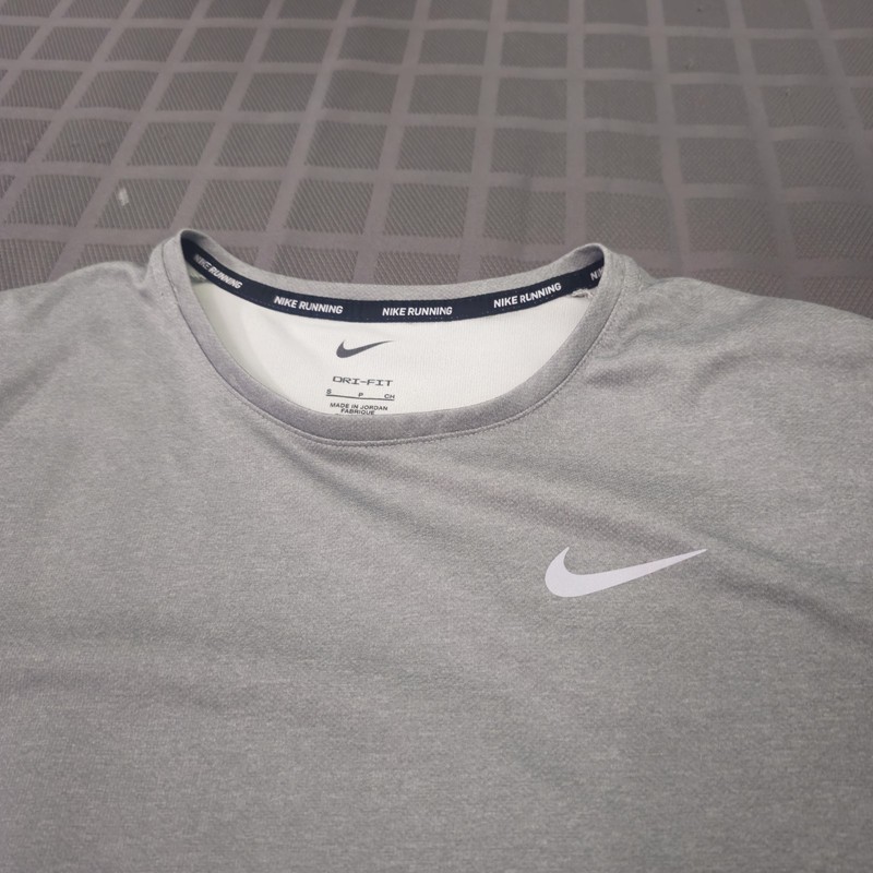 Nike Dri-FIT Men's Gray Solid Logo Crew Neck Short Sleeve T-Shirt Size S gallery
