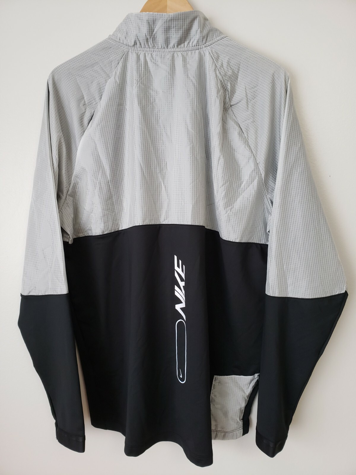 Nike Element Half 1/2 Zip Size L Hybrid Reflective Running Top Jacket BV4725 010 gallery