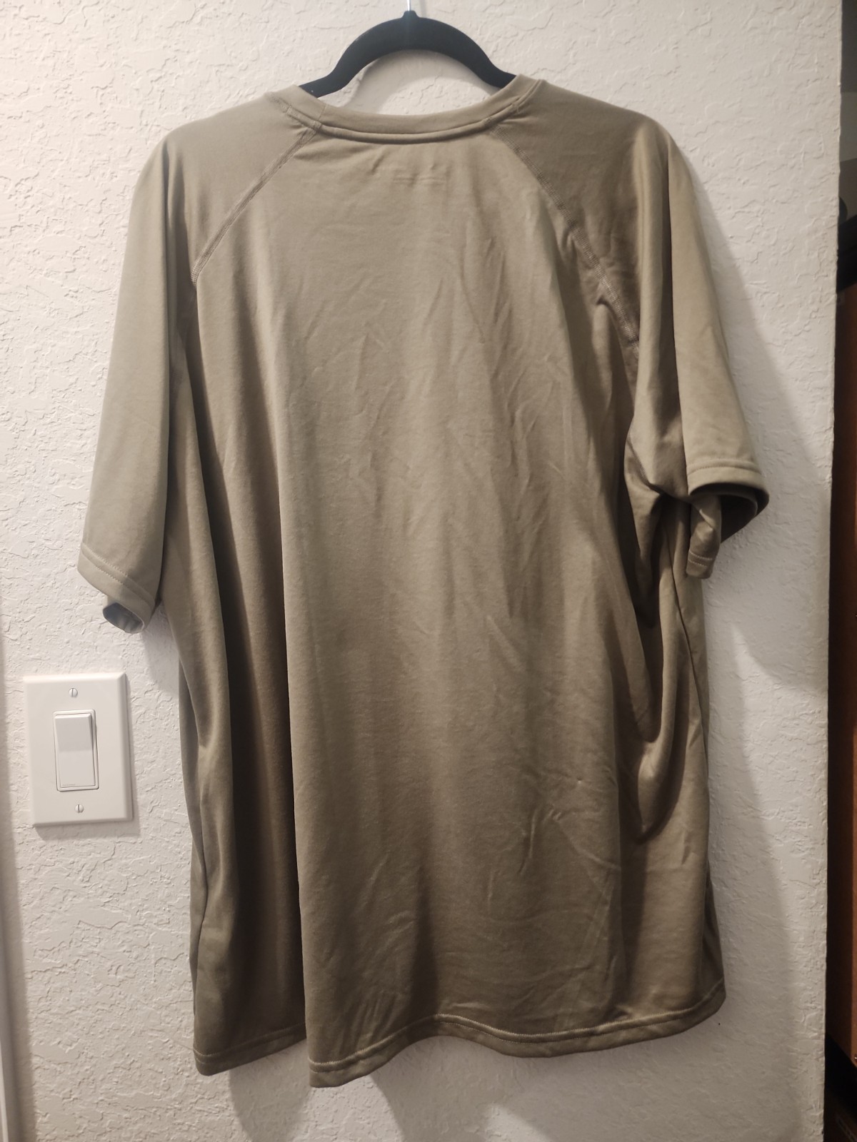 UNDERARMOUR SHIRT XL TAN gallery