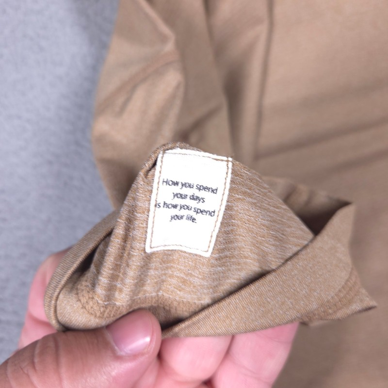 Vuori Tradewind Performance Tee Men’s S Tan Pocket T-Shirt Crew Neck Athletic gallery