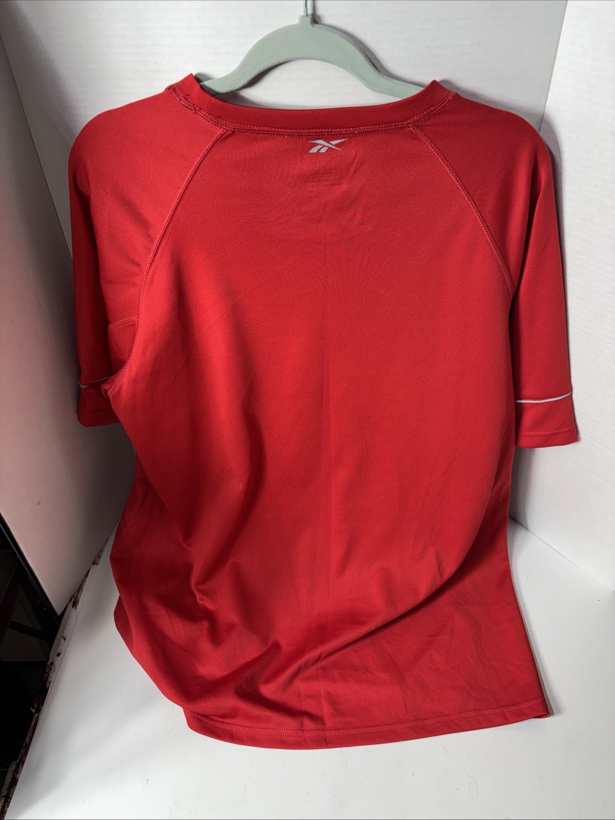 Reebok Mens Athletic Shirt Large Red Hydromove Performance Workout Tee gallery