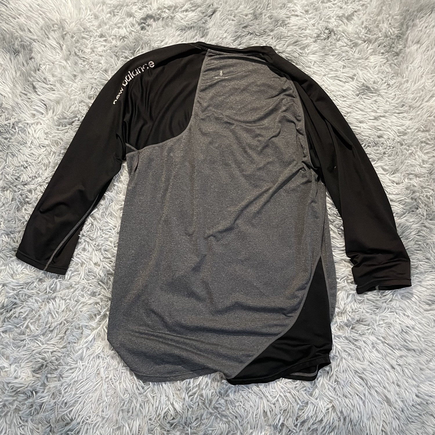 New Balance Black & Gray Colorblock Long Sleeve Athletic Shirt Men's Large gallery