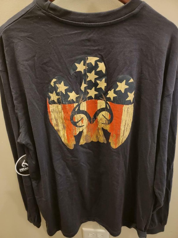 REALTREE BLUE LONG SLEEVE T-SHIRT Red White Blue Patriotic Back SIZE XL New gallery