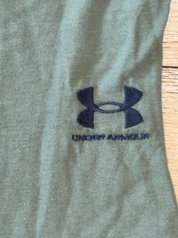 NWT Men’s Size Small Under Armour Embroidered Cutoff Tank Top Shirt 6011120-390 gallery