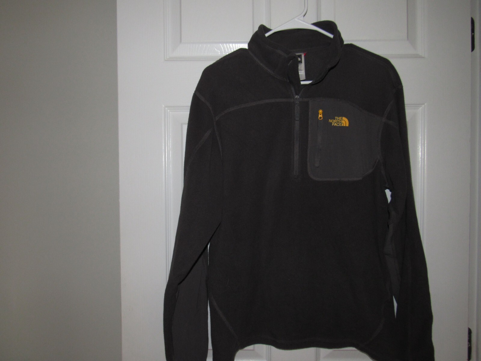 THE NORTH FACE Men's Medium Gray Fleece Pullover Shirt Long Sleeved gallery