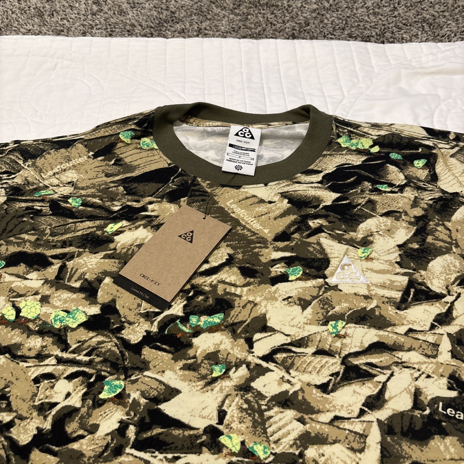 Nike ACG Dri-FIt Leafcutter T-Shirt Size Small/Tall Men Olive Green HJ0794-222 gallery