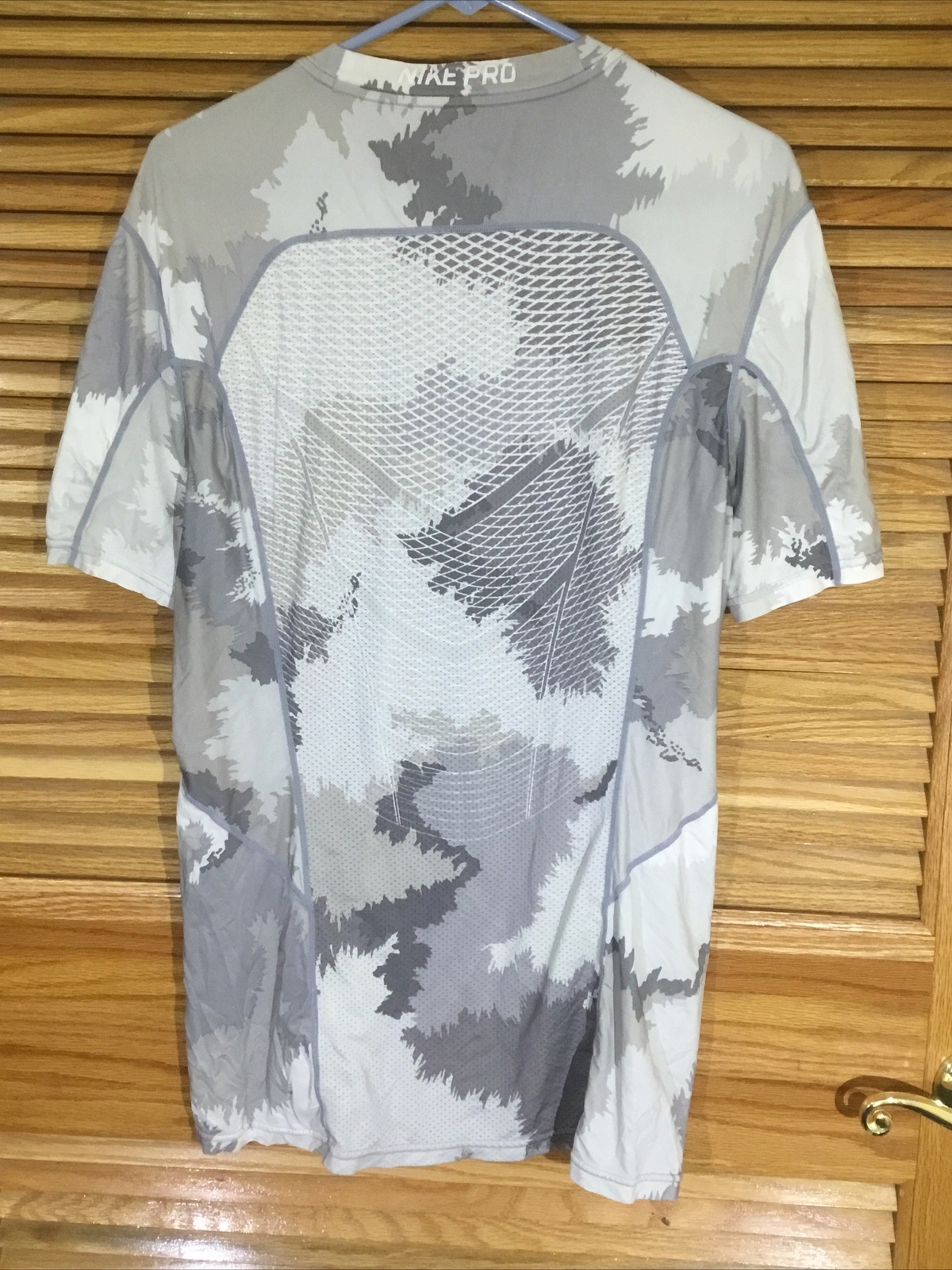 Nike Pro Mens Size Medium Gray Hypercool Fitted Short Sleeve Shirt CM-418 gallery