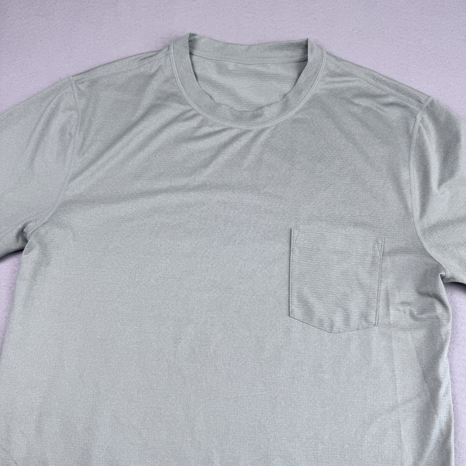 Vuori Tradewind Performance T-Shirt Men M Green Short Sleeve Pocket Training Gym gallery