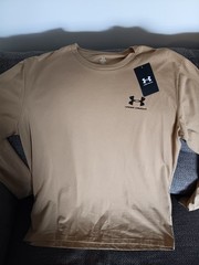 NWT UNDER ARMOUR MENS SPORTSTYLE COLOR BROWN,, LARGE LONG SLEEVE BRAND NEW.LOOK