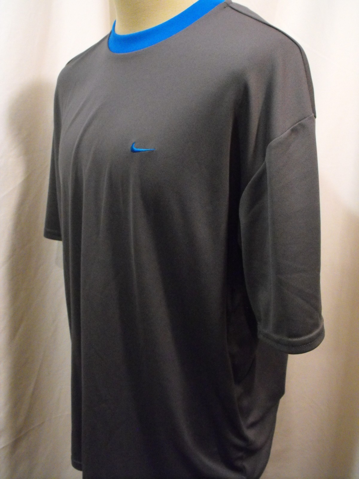 NIKE Dri-Fit Gray Performance T Shirt - Men's XL - Great Quality - Blue Accents gallery