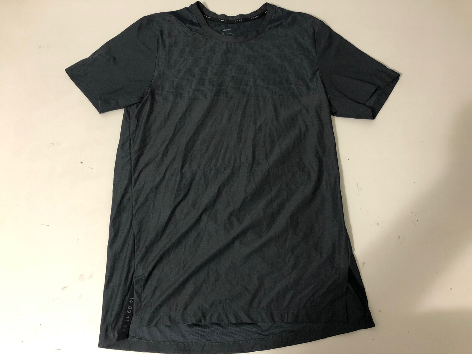 GRAY NIKE TECH 14 09 11 05 RUNNING ATHLETIC SHIRT MENS SIZE S SMALL gallery