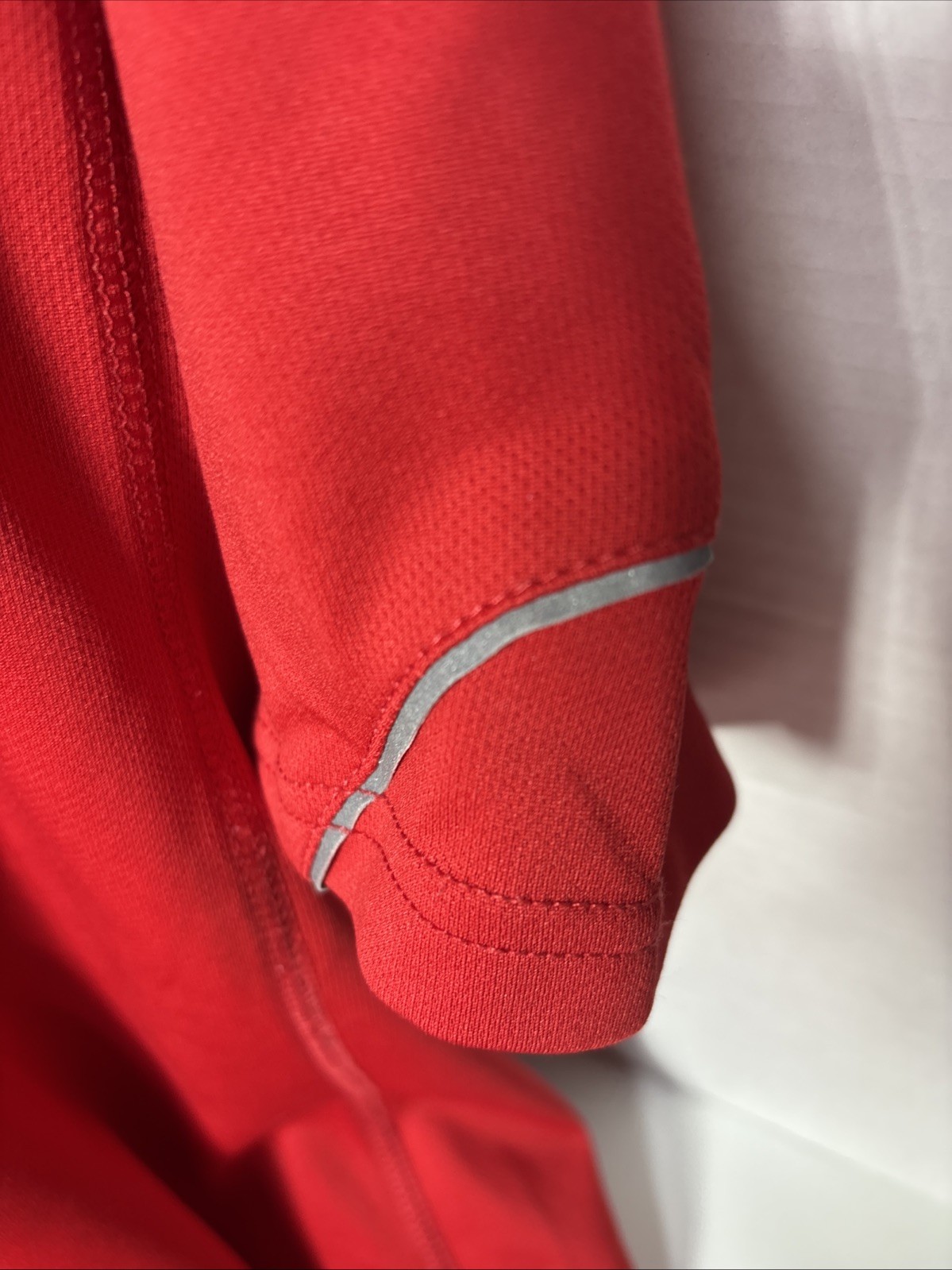 Reebok Mens Athletic Shirt Large Red Hydromove Performance Workout Tee gallery