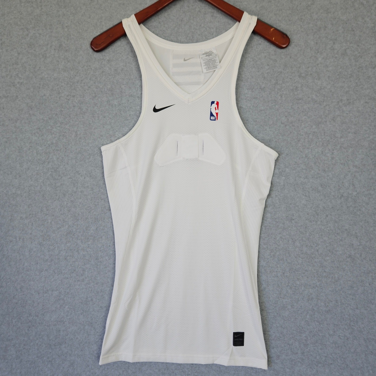 Nike Pro NBA Team Player Issue Breathe Training Tank Top White 880805-100 Mens M gallery