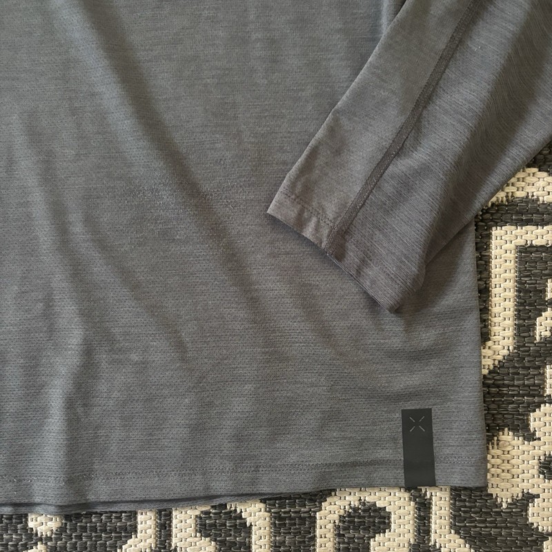 Ten Thousand Interval Versatile Shirt Mens XL Long Sleeve Gray Skull Gym gallery