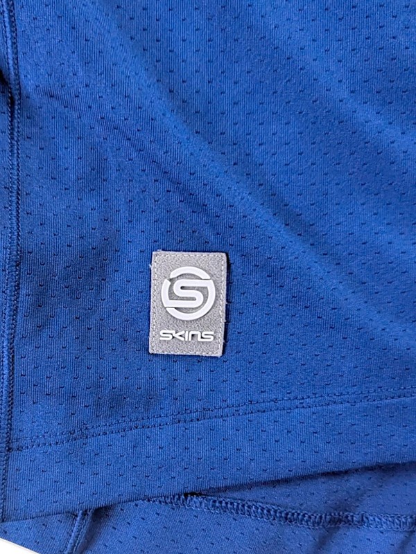 Skins thermal long sleeve training top breathable with thumb holes Size M gallery