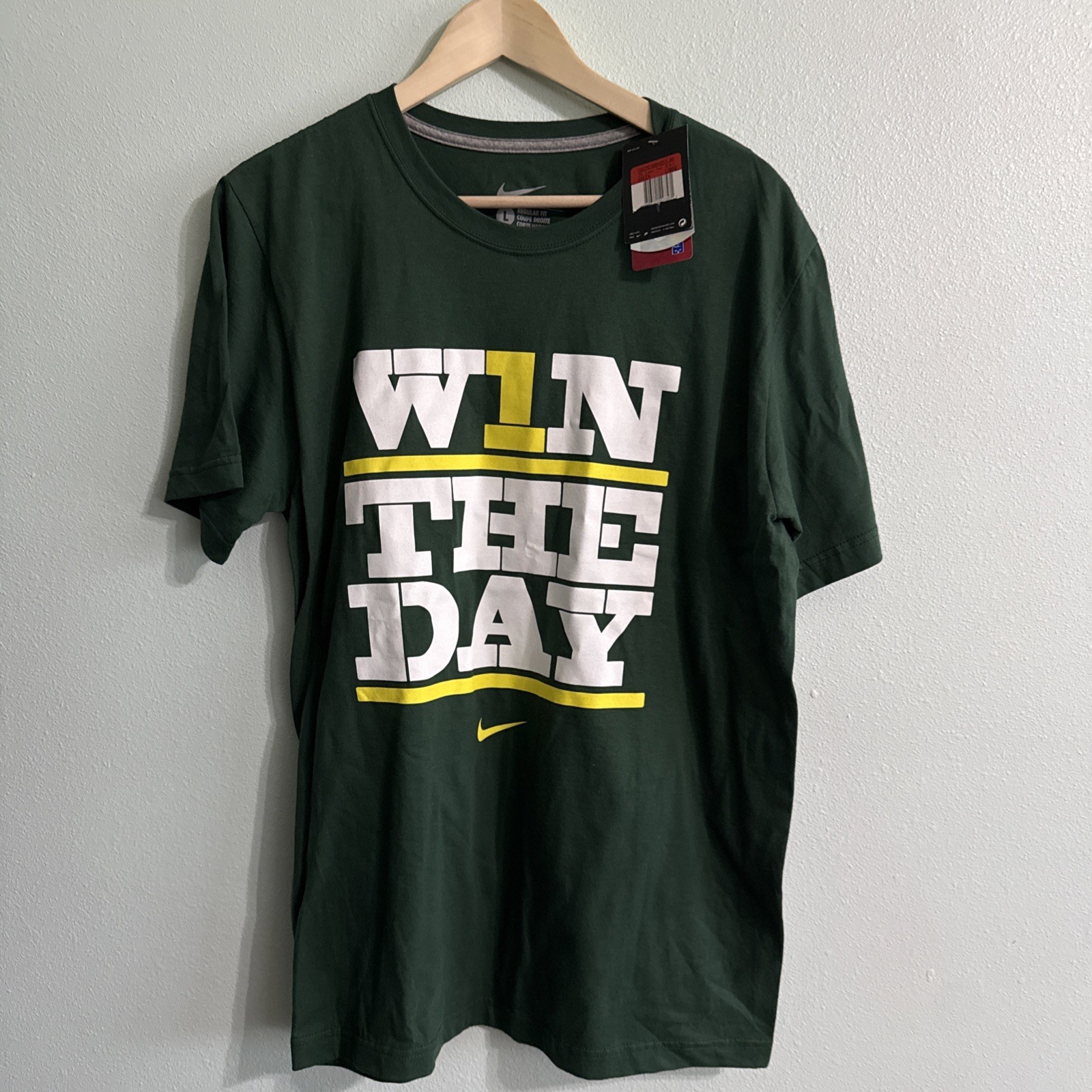 Nike Oregon Ducks Win The Day Shirt Mens Large Regular Fit Green NWT gallery