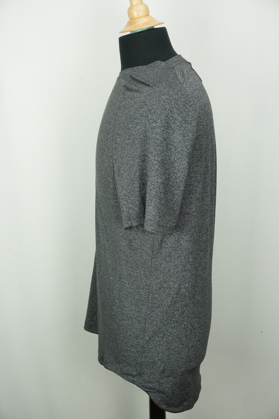 Lululemon Gray Lightweight Long Tail Short Sleeve Active Shirt Sz L gallery