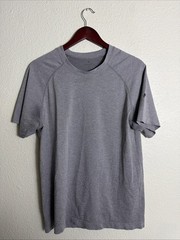 Fabletics Shirt Mens Medium Gray Short Sleeve Tee Activewear Gym Pit Stains